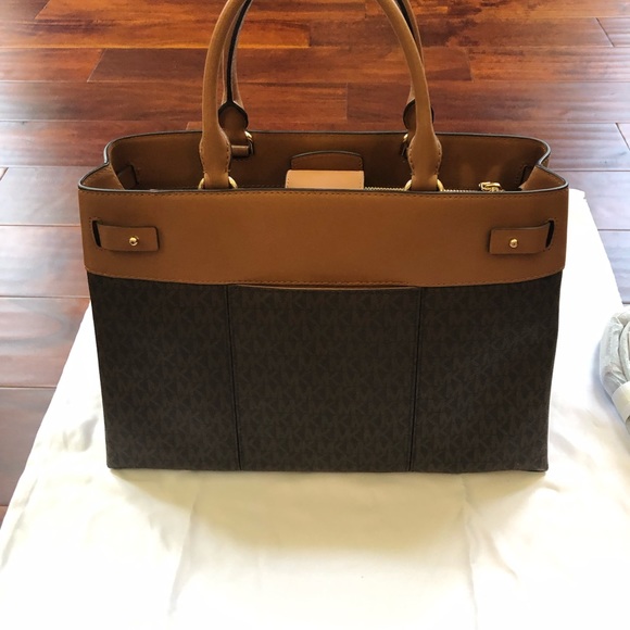 Michael Kors Gramercy Satchel - Picture 2 of 7